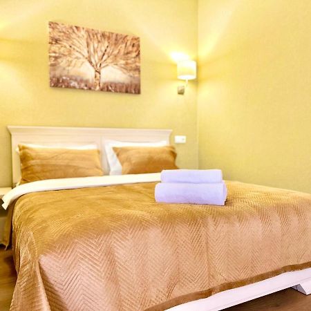 Central Park In The City Center Apartman Almati Kültér fotó