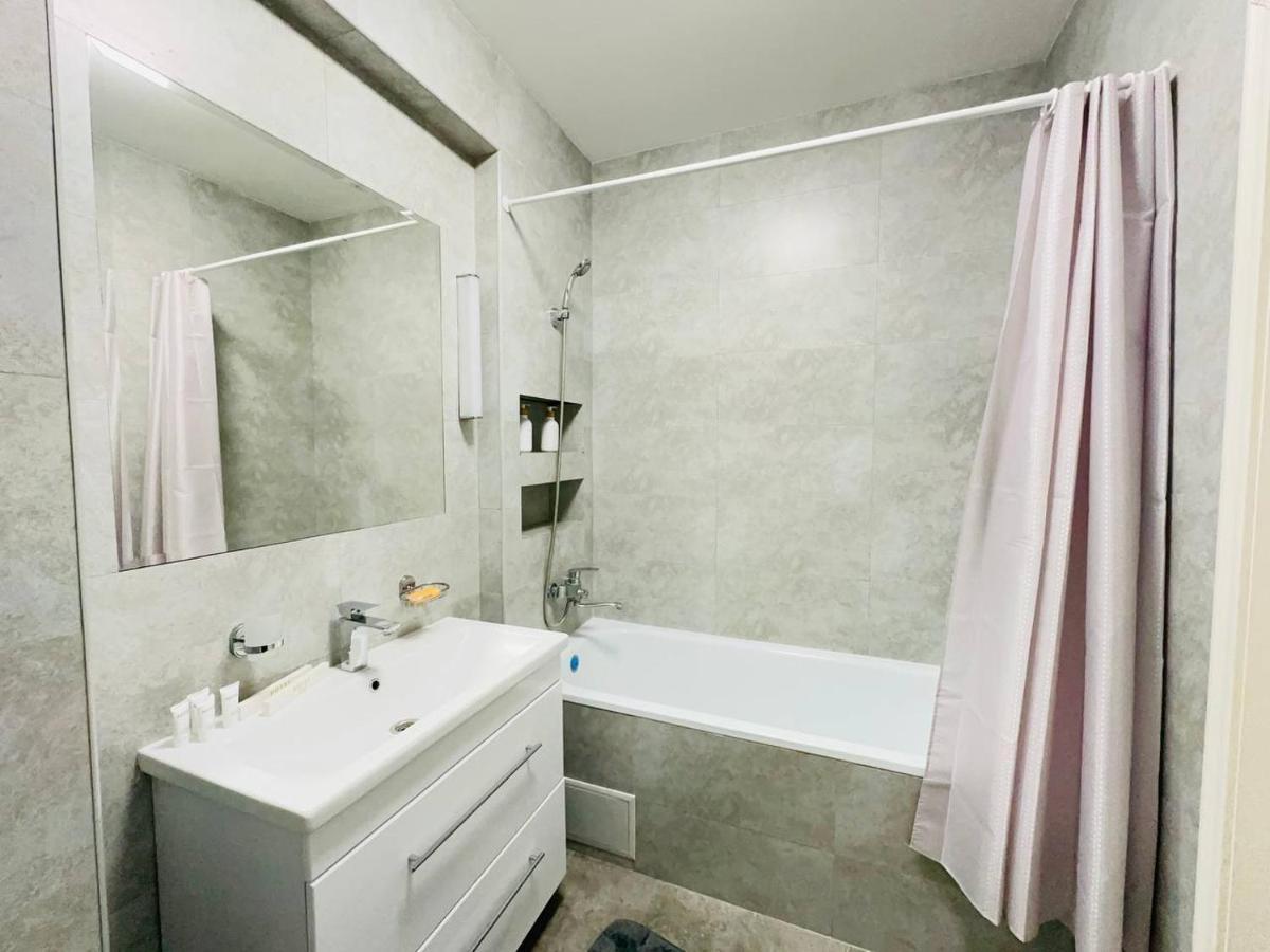 Central Park In The City Center Apartman Almati Kültér fotó
