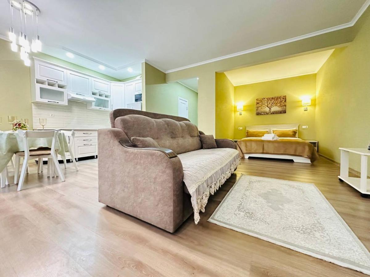 Central Park In The City Center Apartman Almati Kültér fotó