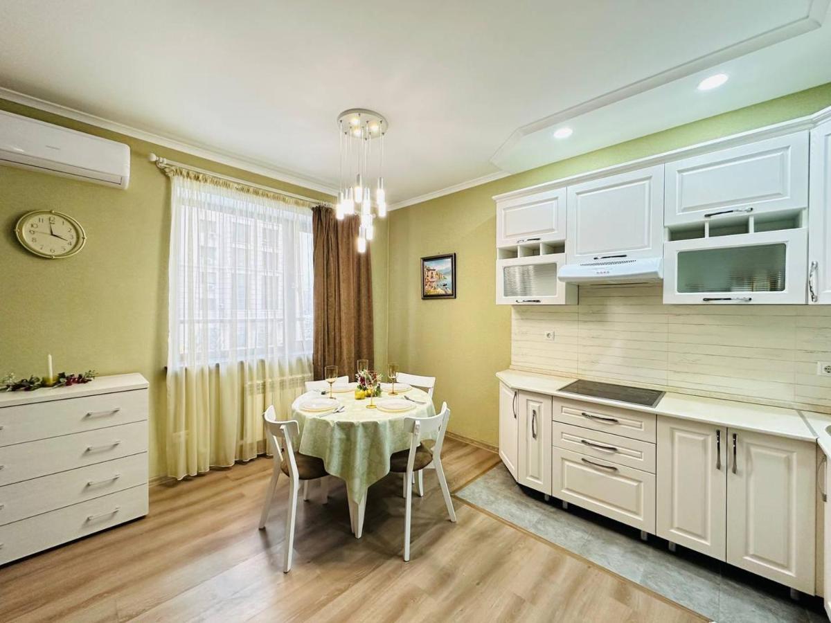 Central Park In The City Center Apartman Almati Kültér fotó
